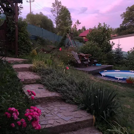казковий дім та Garden два будиночки в горах з чаном-джакузі * Slavske