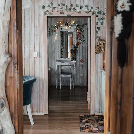 Holiday home казковий дім та Garden два будиночки в горах з чаном-джакузі