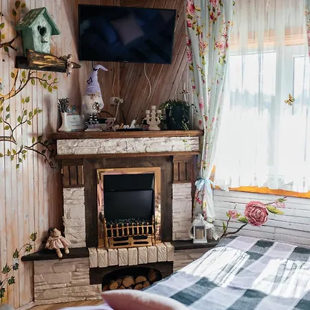 казковий дім та Garden два будиночки в горах з чаном-джакузі Holiday home Slavske