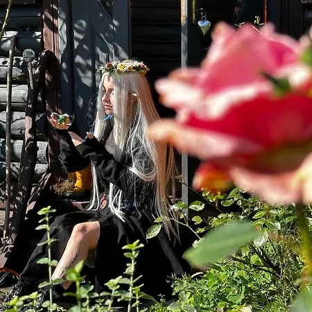 казковий дім та Garden два будиночки в горах з чаном-джакузі * Slavske