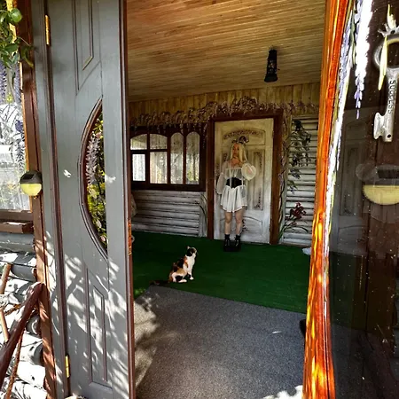 Holiday home казковий дім та Garden два будиночки в горах з чаном-джакузі