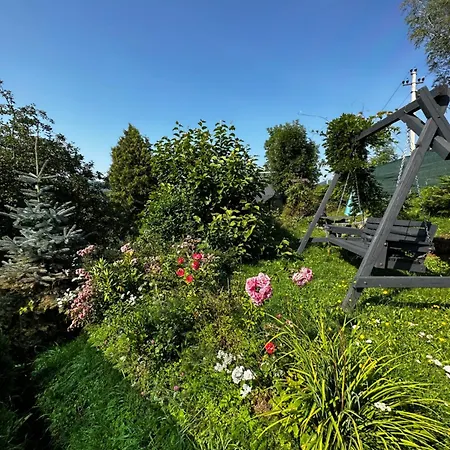 казковий дім та Garden два будиночки в горах з чаном-джакузі * Slavske