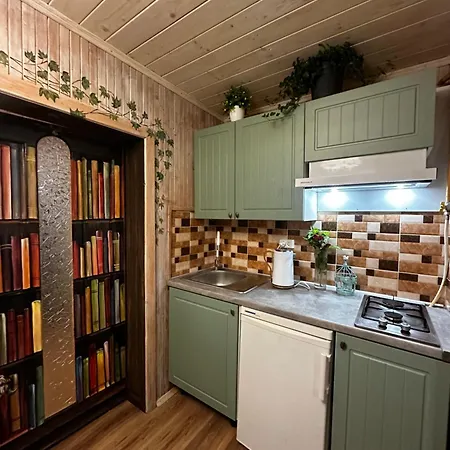 Holiday home казковий дім та Garden два будиночки в горах з чаном-джакузі