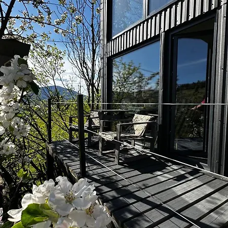 казковий дім та Garden два будиночки в горах з чаном-джакузі Feriehus *