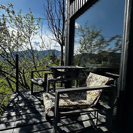 казковий дім та Garden два будиночки в горах з чаном-джакузі Feriehus *