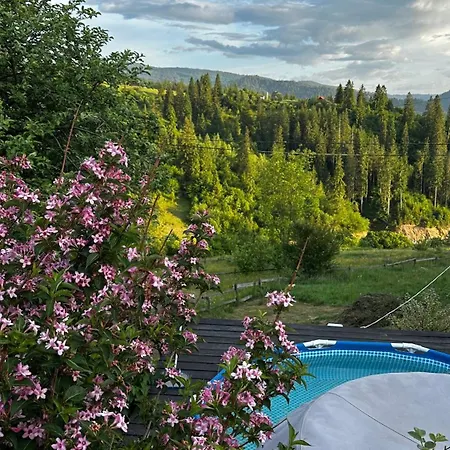 казковий дім та Garden два будиночки в горах з чаном-джакузі Slavske