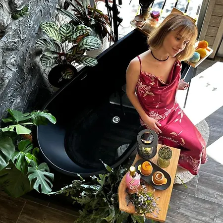 казковий дім та Garden два будиночки в горах з чаном-джакузі 슬랍스크