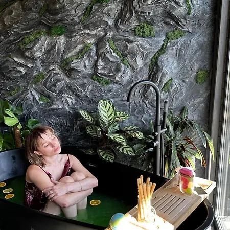 казковий дім та Garden два будиночки в горах з чаном-джакузі Feriehus Slavske