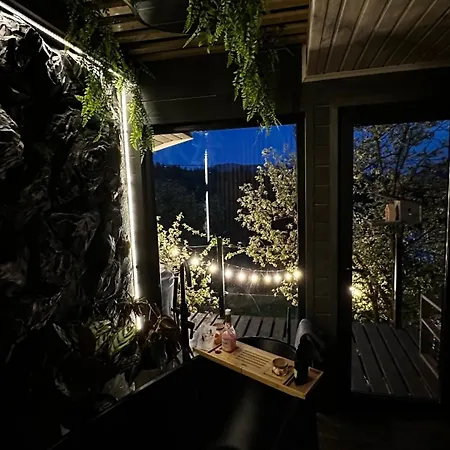 казковий дім та Garden два будиночки в горах з чаном-джакузі Slavske