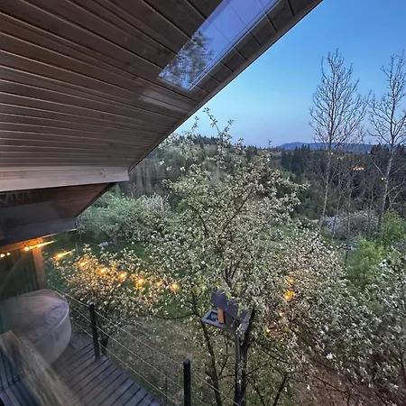 Feriehus казковий дім та Garden два будиночки в горах з чаном-джакузі *