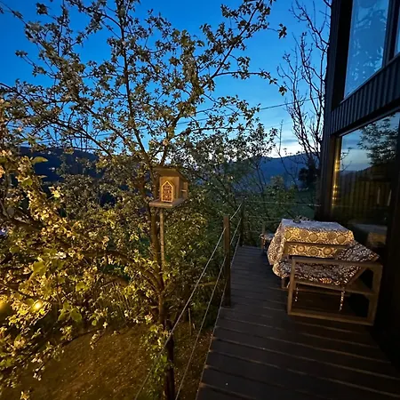 казковий дім та Garden два будиночки в горах з чаном-джакузі 펜션