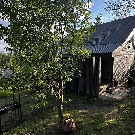 казковий дім та Garden два будиночки в горах з чаном-джакузі