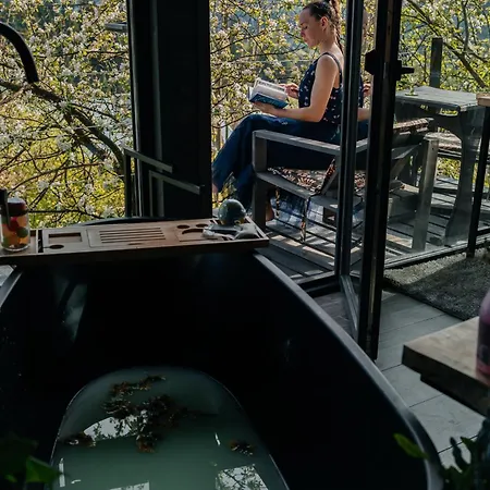 казковий дім та Garden два будиночки в горах з чаном-джакузі *