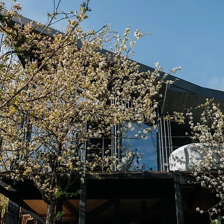 казковий дім та Garden два будиночки в горах з чаном-джакузі Feriehus *