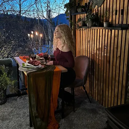 казковий дім та Garden два будиночки в горах з чаном-джакузі Feriehus *