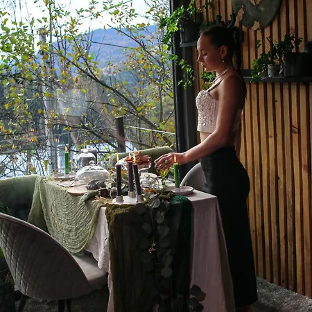 казковий дім та Garden два будиночки в горах з чаном-джакузі 슬랍스크