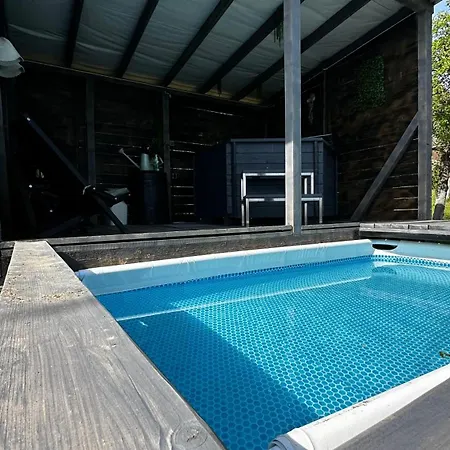 Feriehus казковий дім та Garden два будиночки в горах з чаном-джакузі