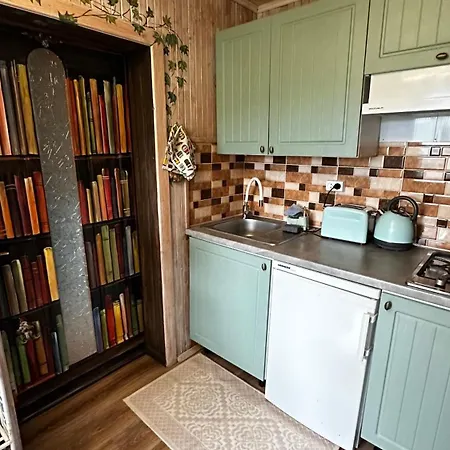 казковий дім та Garden два будиночки в горах з чаном-джакузі Feriehus Slavske