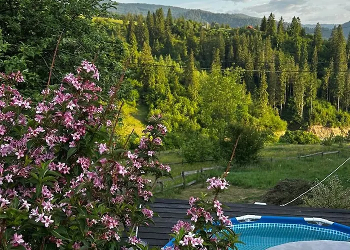 казковий дім та Garden два будиночки в горах з чаном-джакузі Slavske
