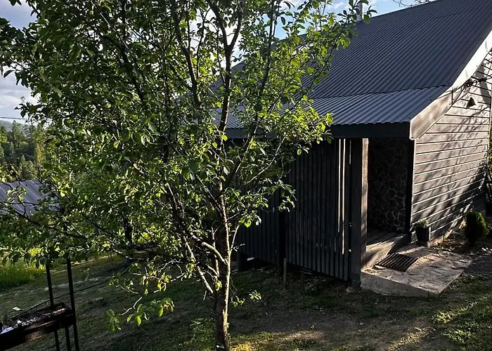 казковий дім та Garden два будиночки в горах з чаном-джакузі