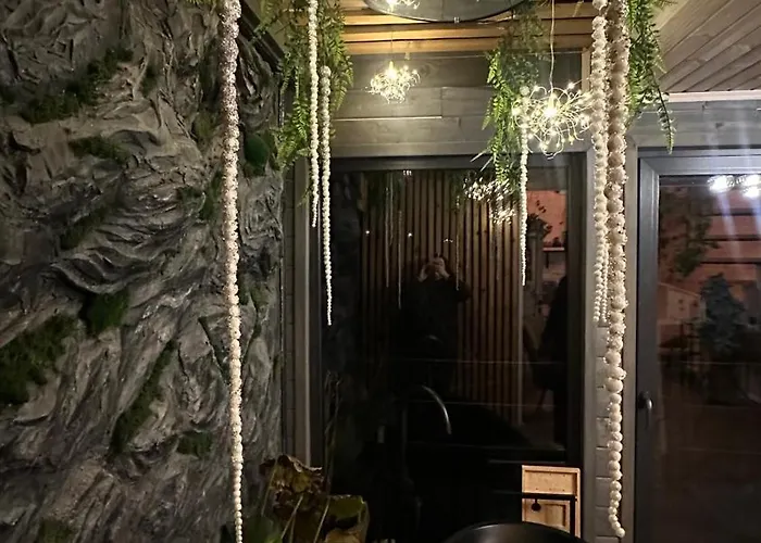 казковий дім та Garden два будиночки в горах з чаном-джакузі * Slavske