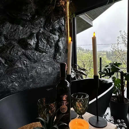 казковий дім та Garden два будиночки в горах з чаном-джакузі