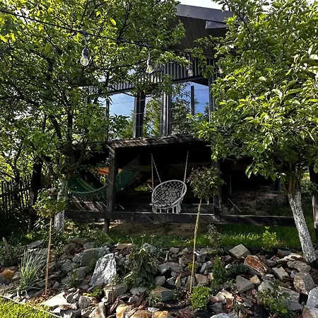 казковий дім та Garden два будиночки в горах з чаном-джакузі Casa de Férias *